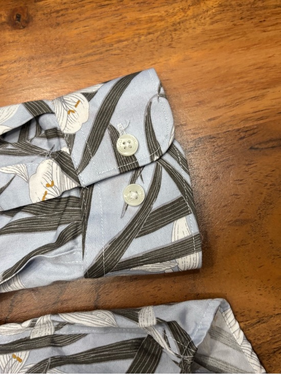 RW&CO. Light Blue Floral Button-Down Shirt - Picture 5 of 11